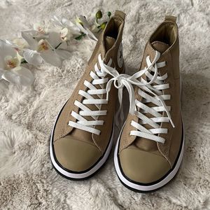 NWOB Converse Chuck Taylor All Star Platform Beige Size 9